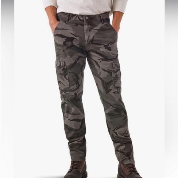 Wrangler Camouflage Regular Taper Cargo Pants - Picture 1 of 9